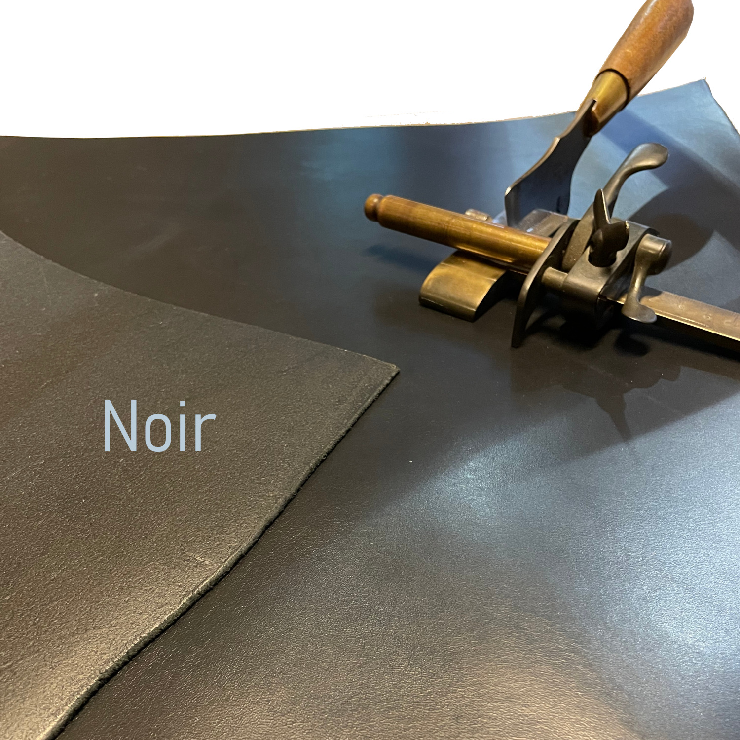 LANIÈRES EN CUIR DE COLLET SUR MESURE